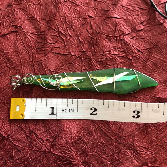 Bundle of hand polished glass art & wire pendants. - Picture 4 of 13